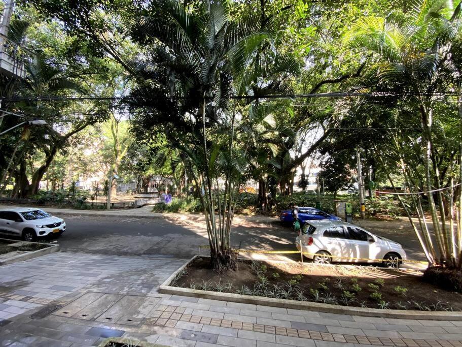 Prime Laureles Location With Air Conditioning Medellín Eksteriør billede